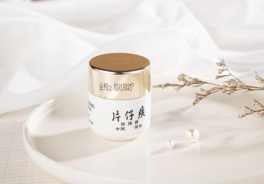 米乐秋冬脸干怎么办？用过皇后化妆品家的面霜后脸再也不干了(图2)