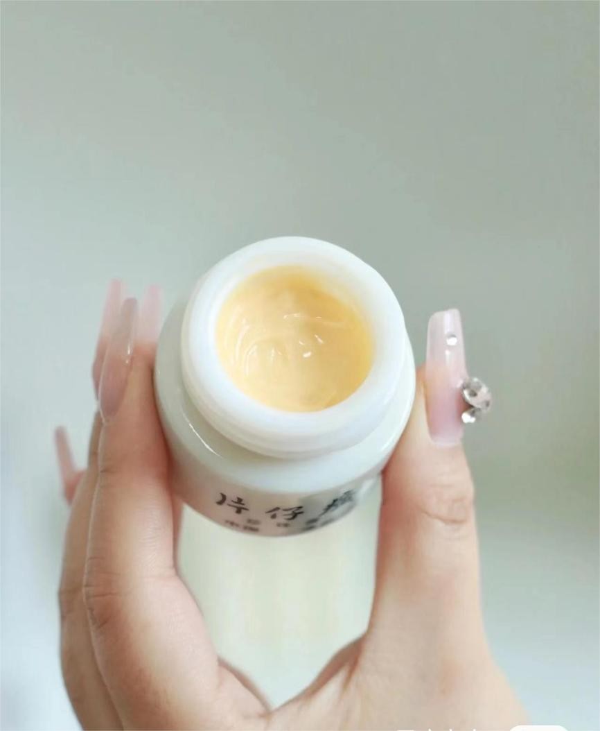 米乐秋冬脸干怎么办？用过皇后化妆品家的面霜后脸再也不干了(图1)