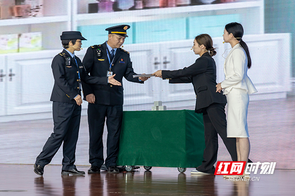 米乐湖南省化妆品安全突发事件（Ⅱ级）示范性应急演练举行 谢建辉出席并宣布演练开始(图1)