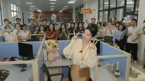 溯源之旅黄奕亲临现场米乐探寻皇后化妆品品质之源(图5)