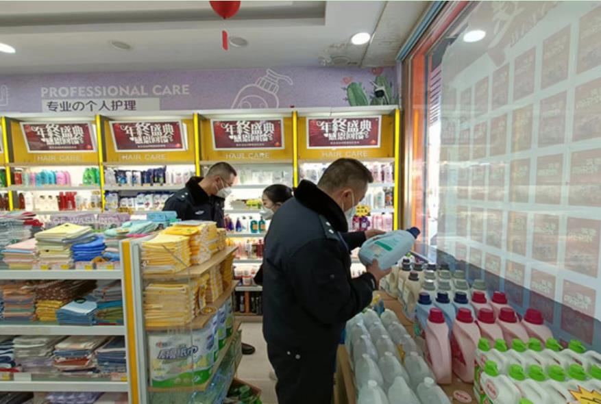 内蒙古察右前旗开展化妆品安全专项检查行动(图2) 内蒙古察右前旗开展化妆品安全专项检查行动(图2)