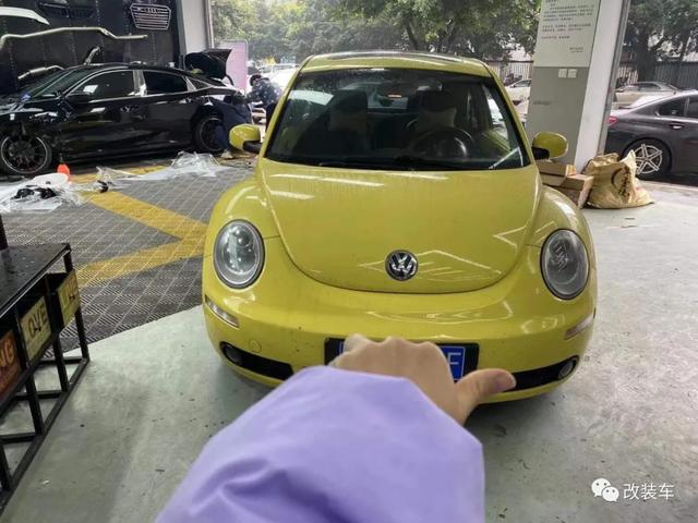 化妆品可以没有但尾翼一定要大小姐姐改装的甲壳虫居然如此竞技(图1) 化妆品可以没有但尾翼一定要大小姐姐改装的甲壳虫居然如此竞技(图1)
