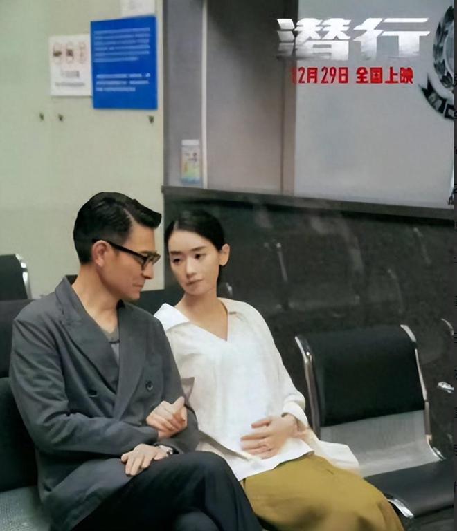刘雅瑟调侃刘德华每个月给多少钱老婆买化妆品刘德华回复超好笑(图1) 刘雅瑟调侃刘德华每个月给多少钱老婆买化妆品刘德华回复超好笑(图1)