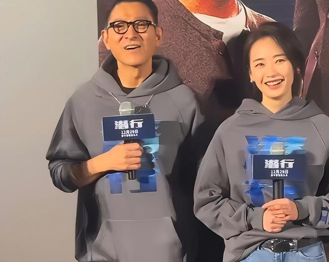 刘雅瑟调侃刘德华每个月给多少钱老婆买化妆品刘德华回复超好笑(图2) 刘雅瑟调侃刘德华每个月给多少钱老婆买化妆品刘德华回复超好笑(图2)