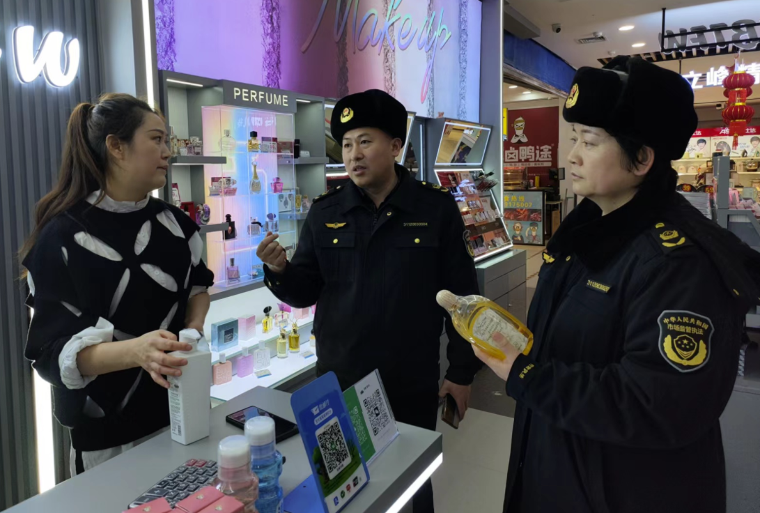 M6米乐官网新疆霍城县市场监管局组织开展春节前化妆品专项监督检查(图1)