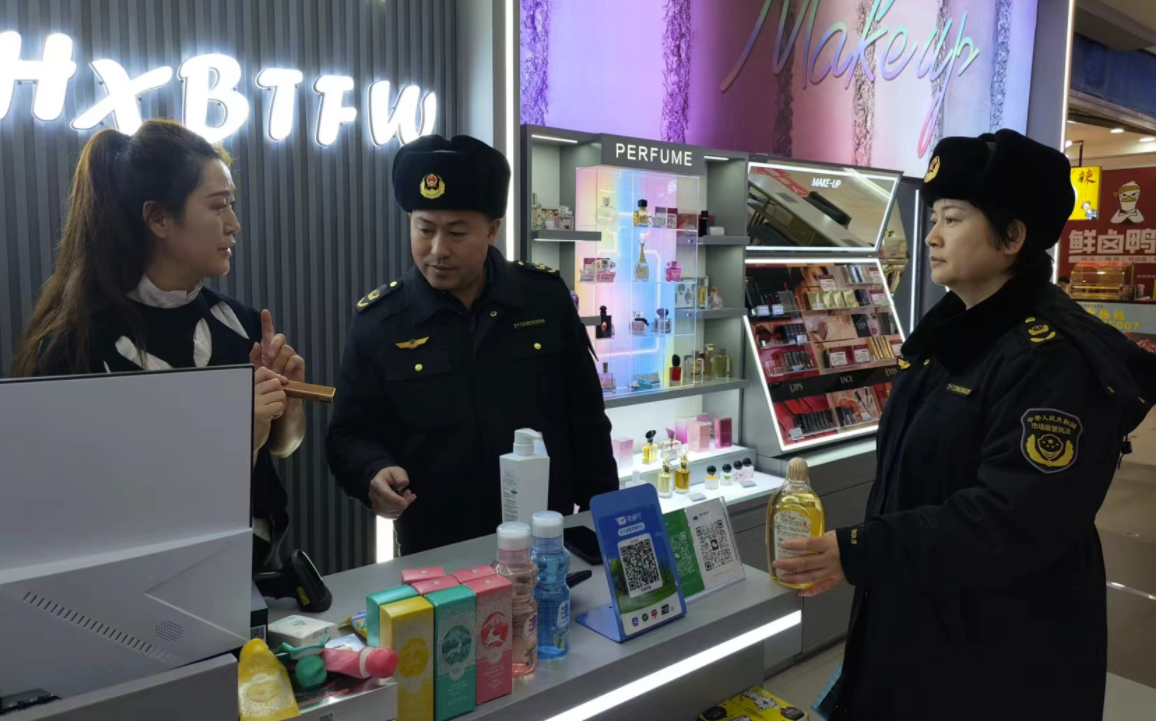 新疆霍城县市场监管局开展春节前化妆品安全米乐平台 M6专项检查(图1)