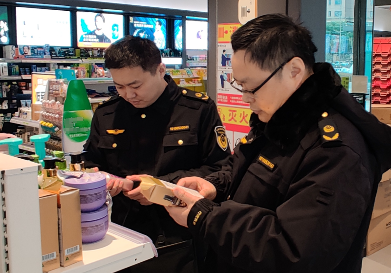 江苏省仪米乐平台 M6征市市场监管局真州分局开展化妆品专项检查(图1)