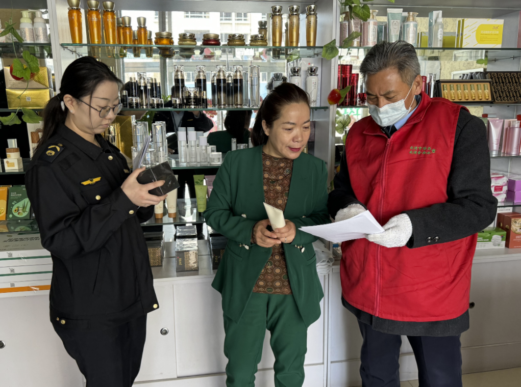 天津市武清区市场米乐网站 M6米乐监管局开展化妆品市场专项检查(图1)