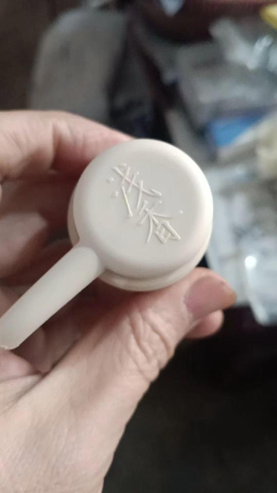 查处假冒化妆品泵头窝点白云区打假专班联合公安部门开展专项行米乐网站 M6米乐动(图1)