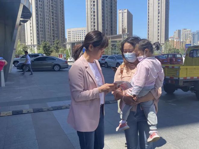 化妆M6米乐官网品如何选购？你了解自己的肤质吗？全国护肤日带你解锁关于“面子”的那些事儿(图1)