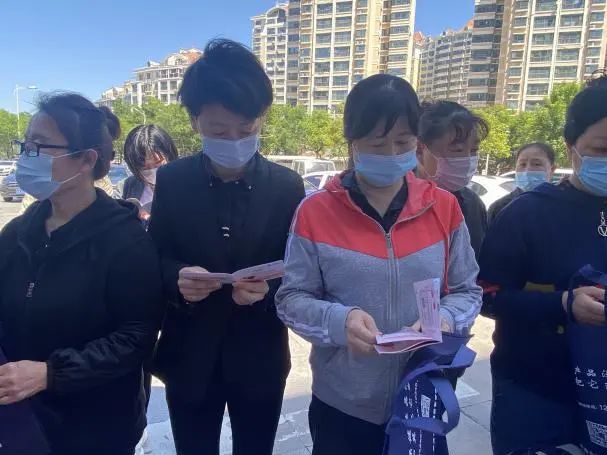 化妆M6米乐官网品如何选购？你了解自己的肤质吗？全国护肤日带你解锁关于“面子”的那些事儿(图4)